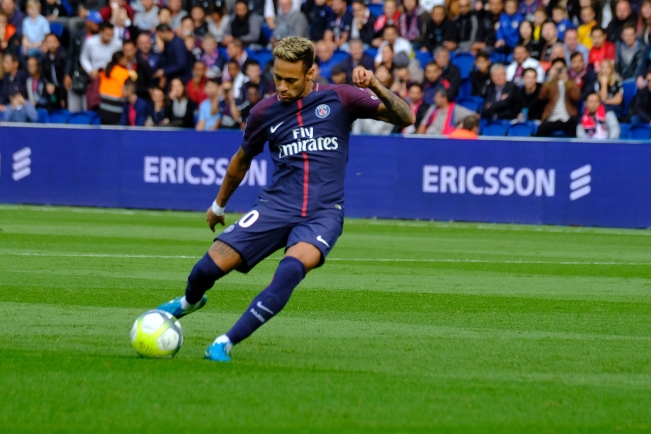 拉菲尼亚评巴萨历史巴西球员TOP5：内马尔居首，小罗第二（拉菲尼亚评选巴萨史上巴西球员前五：内马尔第一，小罗第二）