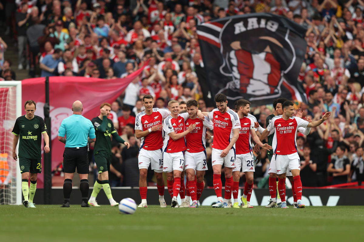 湖记：今日绝对是詹姆斯复出后最佳表现，他在进攻端状态拉满（湖人记者：今日詹姆斯复出后最佳一役，进攻火力全开）