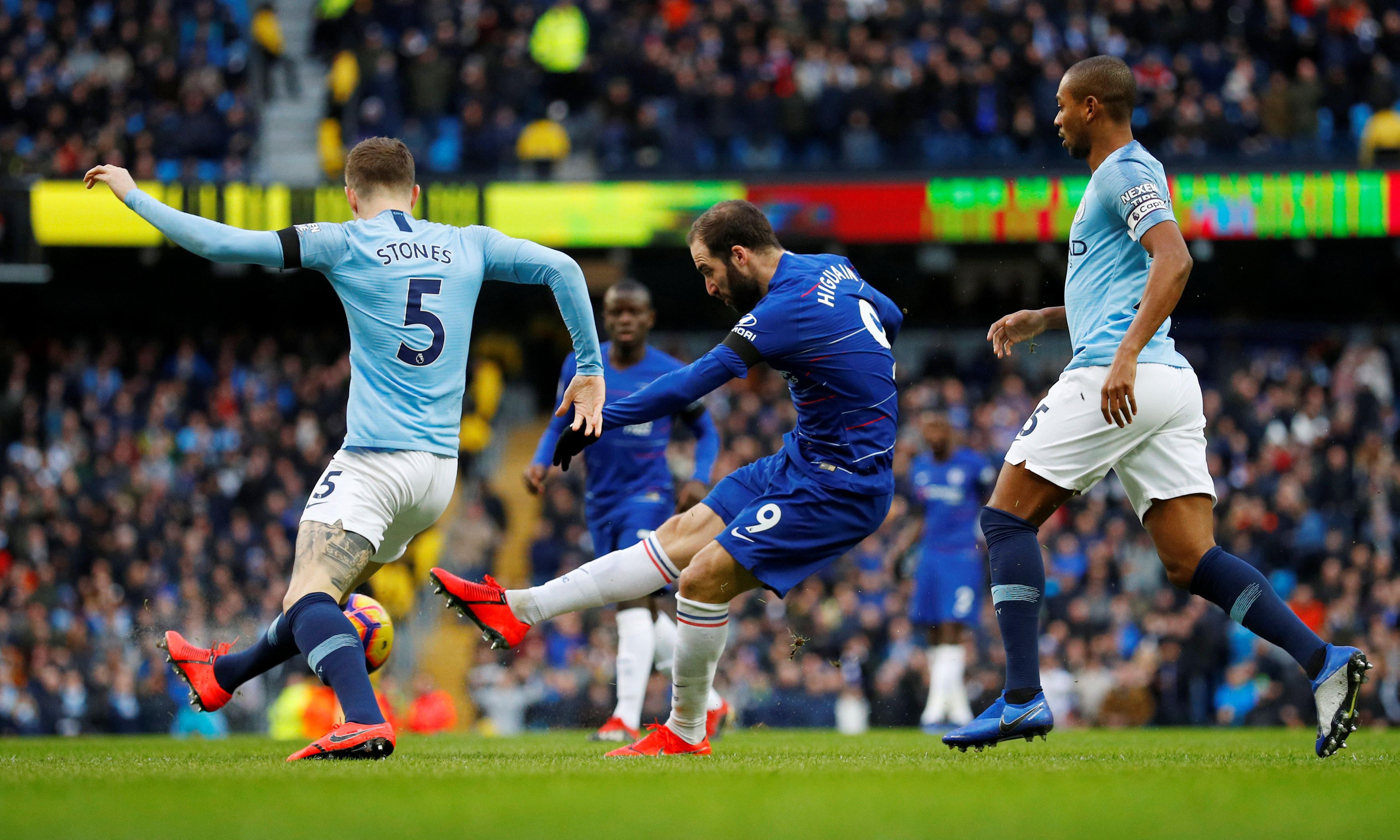 21世纪戴帽的巴萨球员：梅西48次断档领先，莱万4次跻身前五