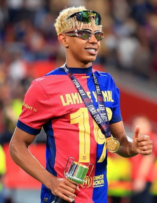 8球2助攻，普利希奇本赛季直接参与进球数已经上双（普利希奇8球2助，本季直接参与进球达两位数）