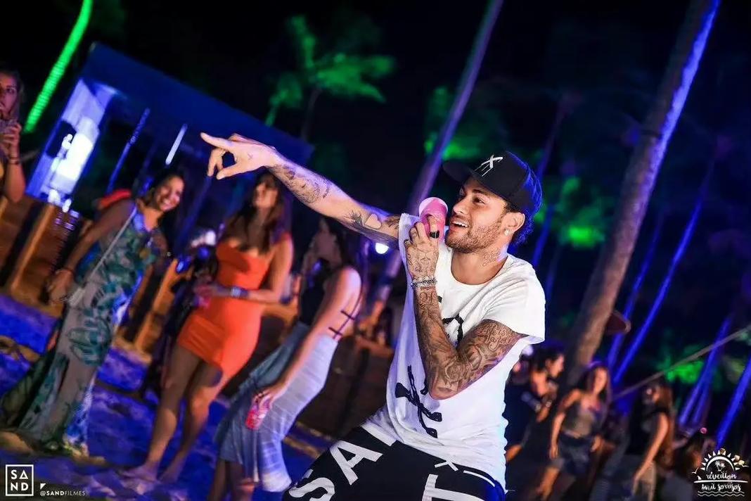 曾引起争议，西安国际足球中心草坪已重新铺设，明年3月达标