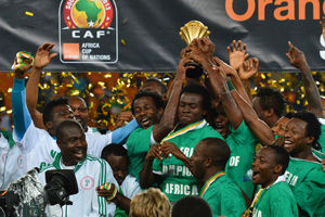 核心缺阵！布克因伤缺席对雷霆的NBA杯关键战