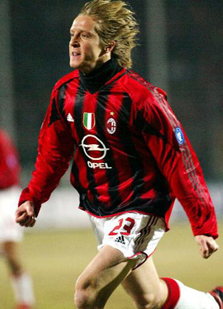 西甲：巴萨客场3-1战胜赫罗纳（西甲：巴萨客场3比1力克赫罗纳）