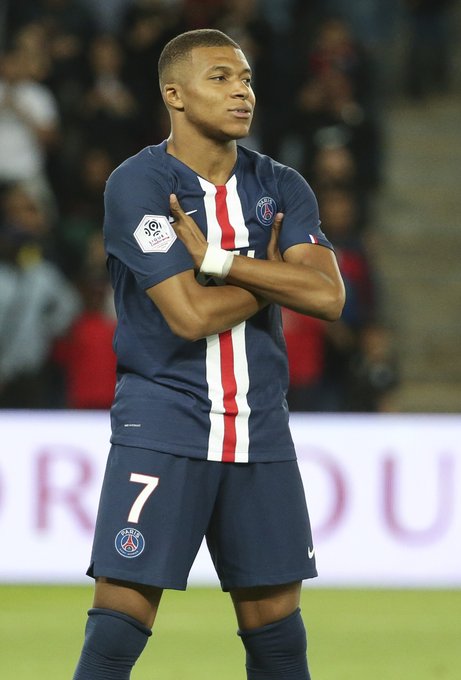 欧冠周最佳球员评选：奥斯梅恩、福登、梅里诺、福布斯（欧冠本周最佳候选：奥斯梅恩、福登、梅里诺、福布斯）