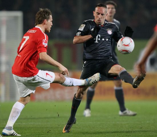 TA：拜仁因迪亚斯更具穿透力，红军逼抢强度因失去他而下降