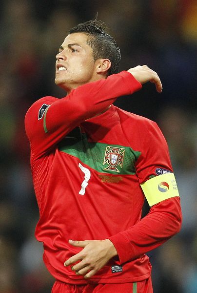 狼队防线改善主场迎战曼联，英超对决比分或1-1、2-2（防线回暖的狼队主场迎曼联，英超大战或以1-1或2-2收场）