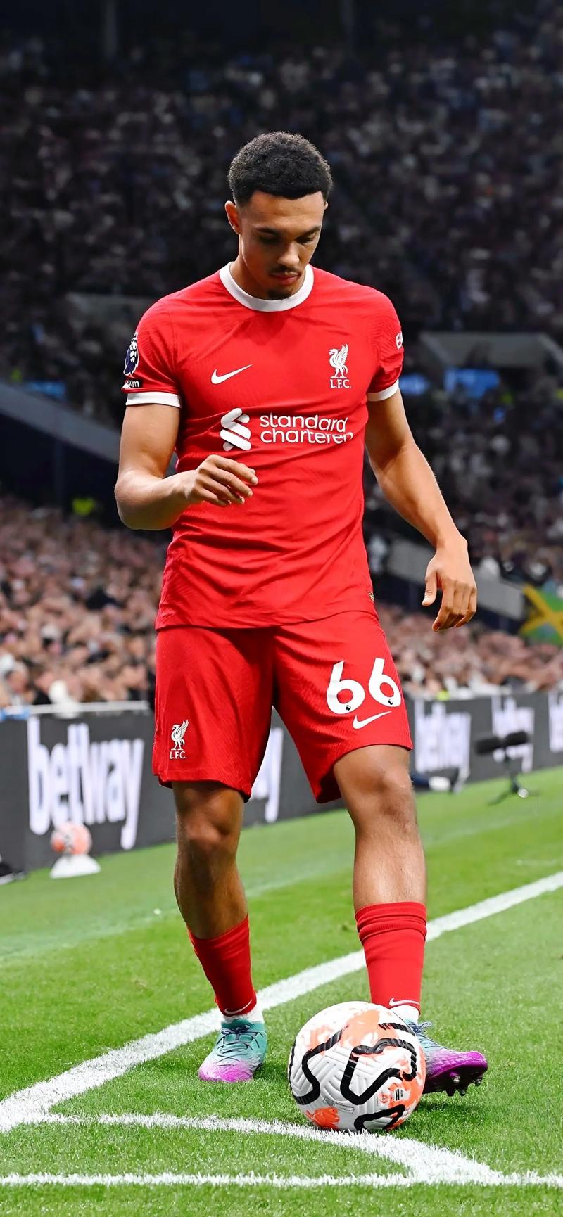 里昂小将刷新队史纪录（里昂新星改写队史纪录）