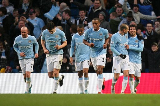 半场战报：法兰克福0-0美因茨，双方破门乏术（半场快讯：法兰克福0-0美因茨，场面胶着难破门）