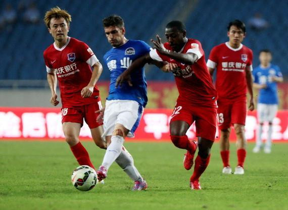 喀麦隆非洲杯大名单：姆伯莫领衔，巴索戈在列，奥纳纳无缘（喀麦隆非洲杯阵容公布：姆伯莫担纲、巴索戈入选，奥纳纳落选）