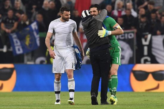 本菲卡1-1葡体，贡萨尔维斯、苏达科夫破门，普雷斯蒂安尼染红