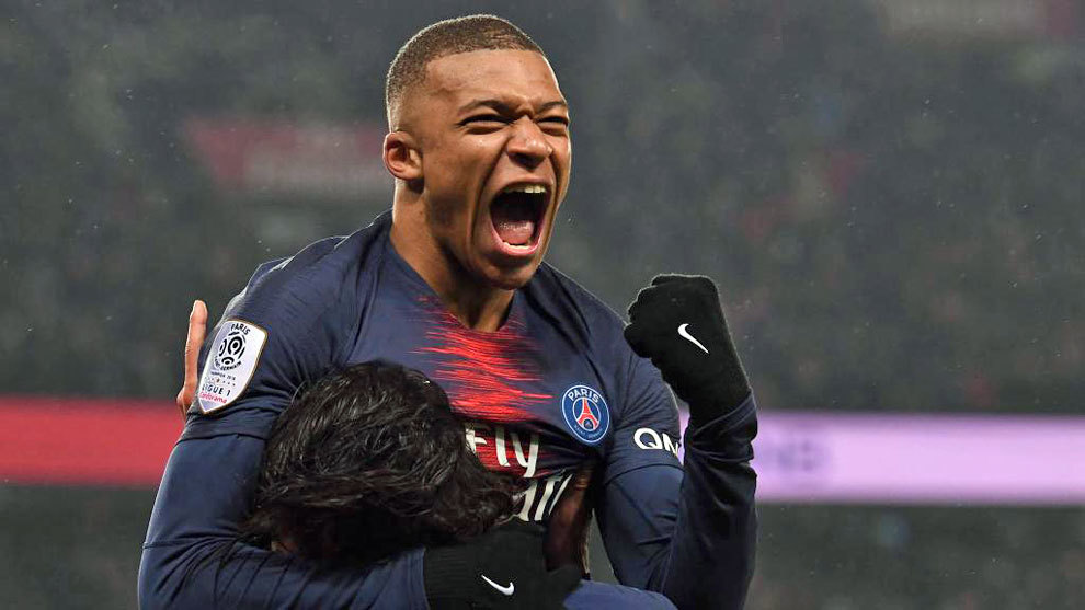 坎比亚索：我更习惯于踢右路；在尤文不赢球大家看一切都消极（坎比亚索：更适应右路；尤文不胜时外界评价倾向负面）