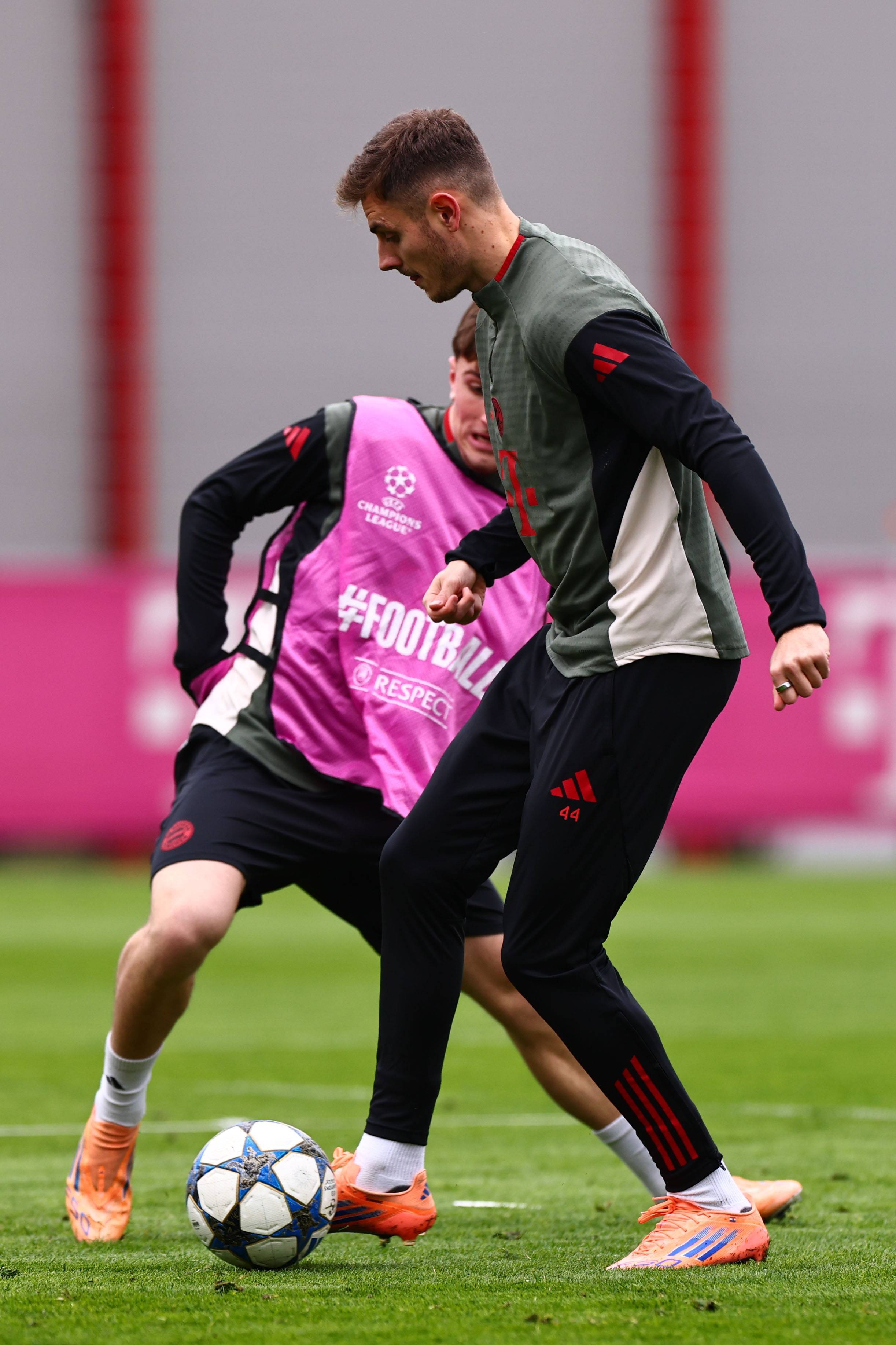 6场贡献9球1助攻，卡扎伊什维利当选中超9／10月最佳球员（6场9球1助，卡扎伊什维利荣膺中超9-10月最佳球员）