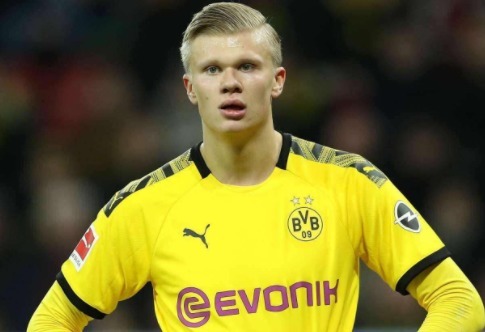 篮球火箭球队进攻端出现默契配合