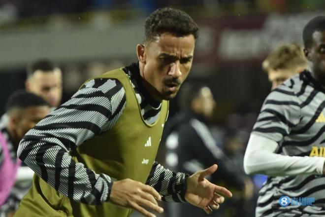 萨内蒂：批评劳塔罗？荒谬，他已经排在国米历史射手榜前五（萨内蒂：质疑劳塔罗毫无道理，他已跻身国米队史射手前五）