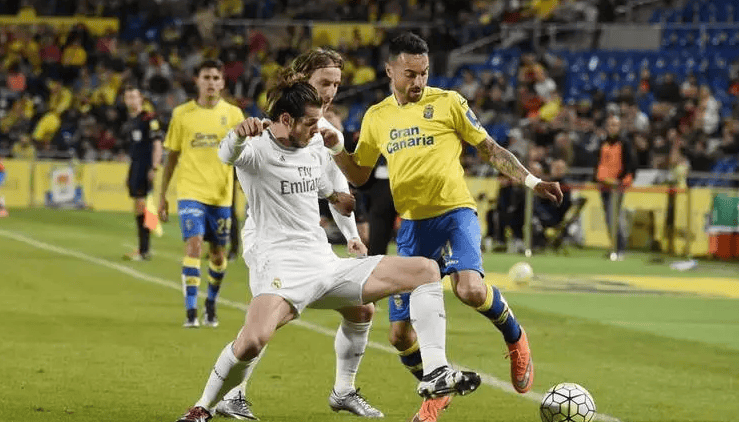 “轮椅就是我的腿，我也可以跑起来”！汶川女孩尚婷的赛场人生（以轮椅为腿，她照样飞奔——汶川女孩尚婷的赛场之路）