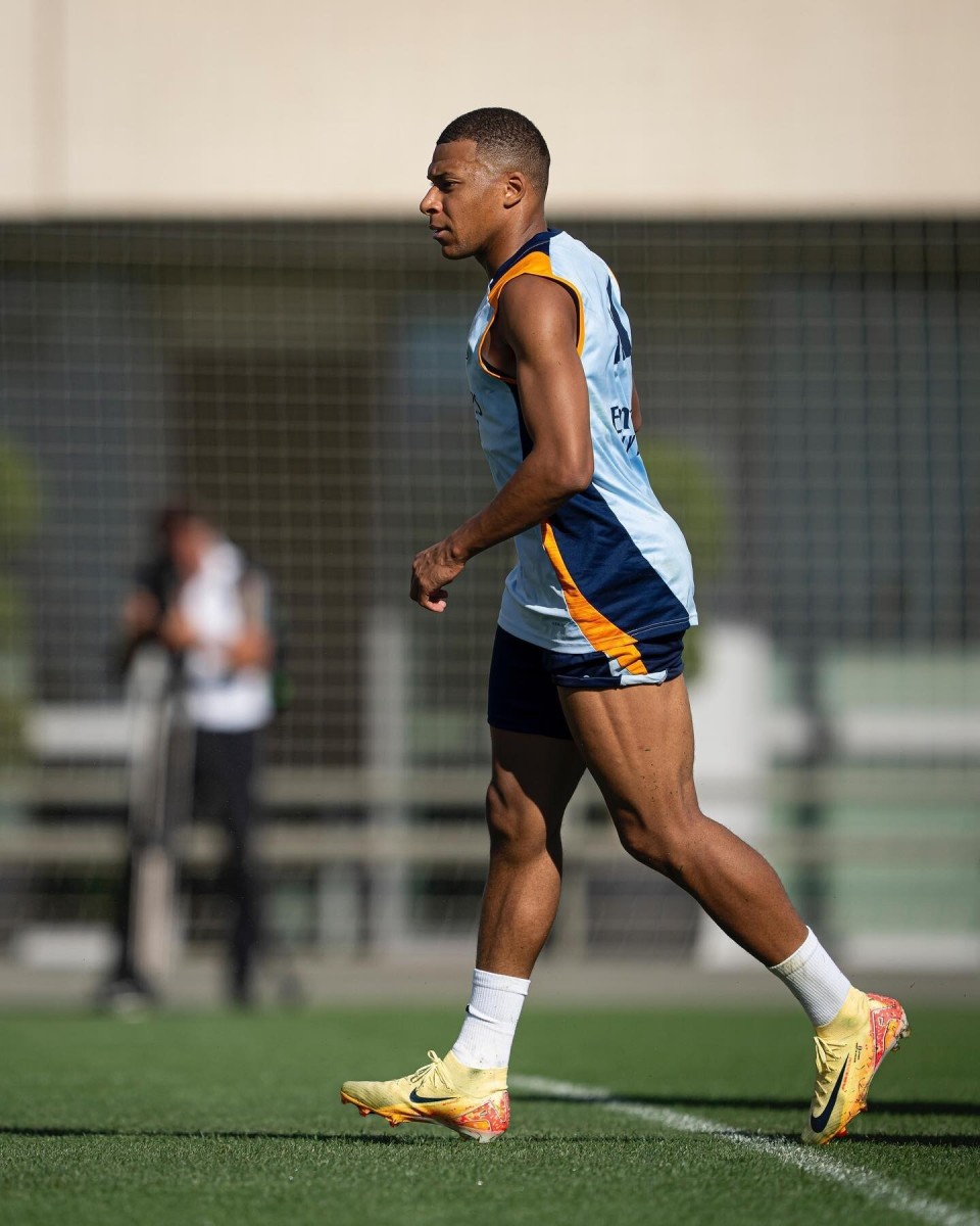 安东尼奥：发现拜合拉木时他还在踢中卫；我让球员远离外界评论（安东尼奥：初识拜合拉木时他踢中卫；我要求球员远离舆论杂音）