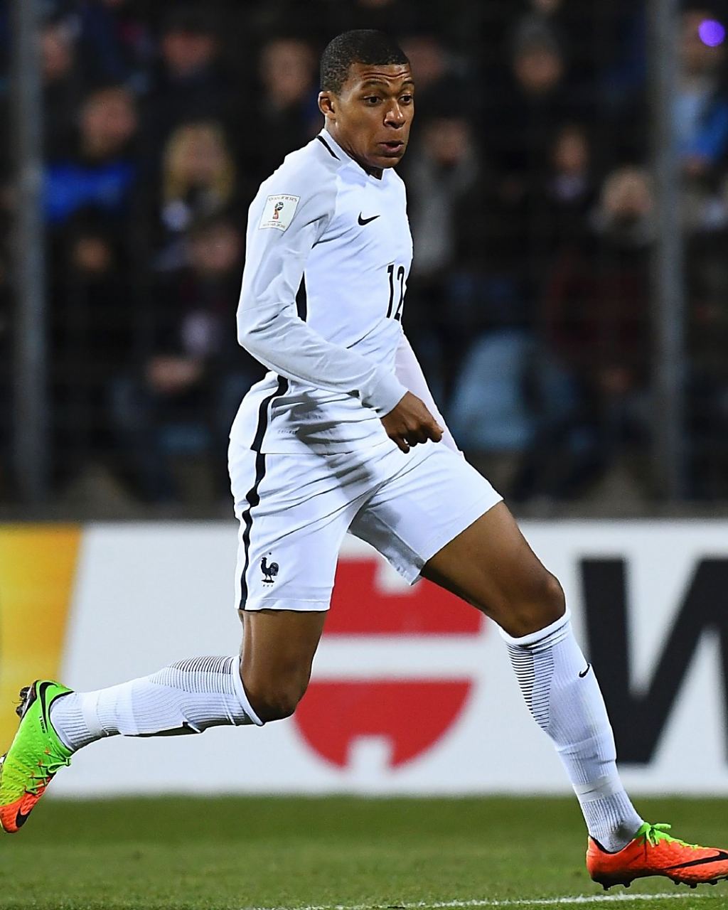 未来之星：拜仁小将卡尔引起纽卡斯尔、阿贾克斯和法兰克福的关注